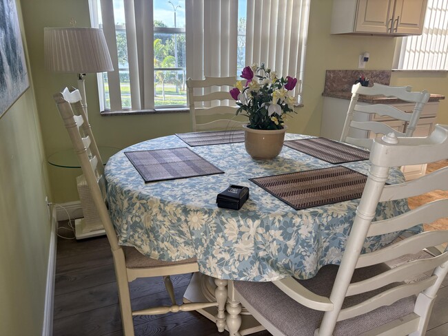 Building Photo - 154 Preston Way