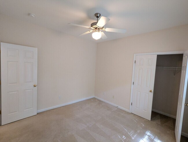 Building Photo - Spacious 4-Bedroom, 3-Bath Home in Parkside!