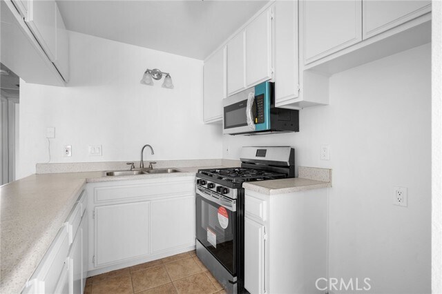 Building Photo - 6716 Sylmar Ave
