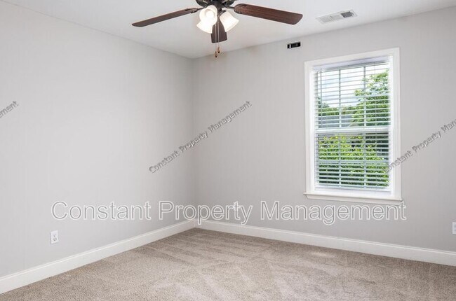 Building Photo - 220 Allentown Ln