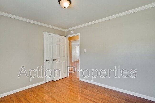 Building Photo - 489 Rollins Rd