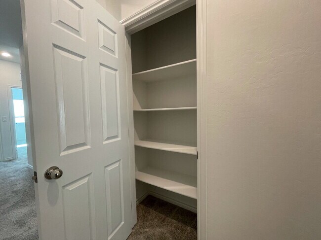 Building Photo - GATED 3 BED 2.5 BATH 2 CAR GARAGE + LOFT IN NORTH LAS VEGAS