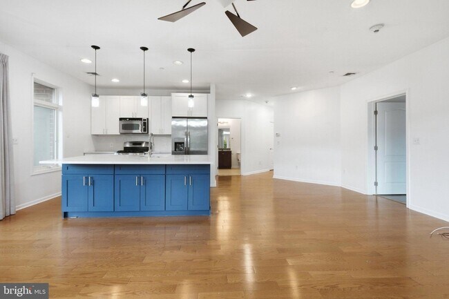 Building Photo - 301 Carson Terrace