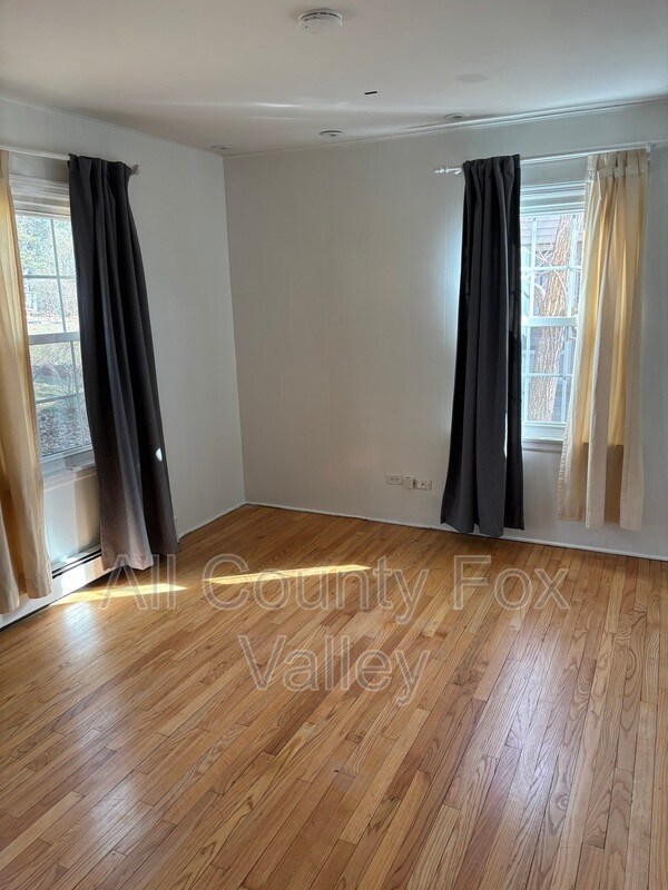 Building Photo - 762 E Hillside Ave