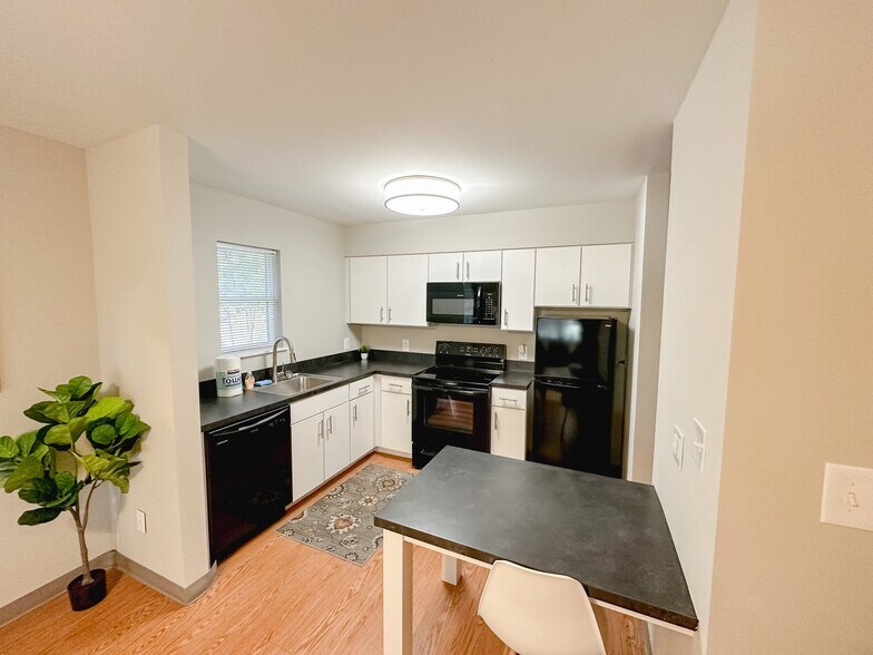 Building Photo - 1507 Little John Cir