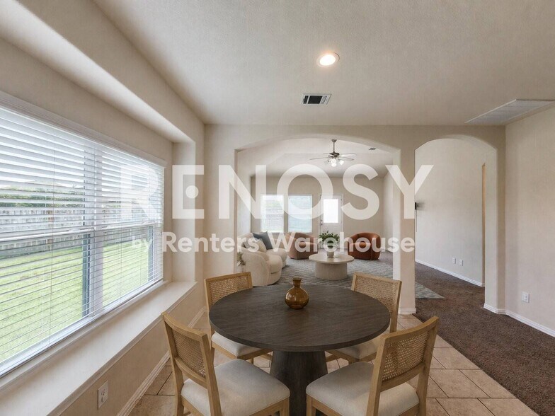 Building Photo - 2119 Del Mar Dr