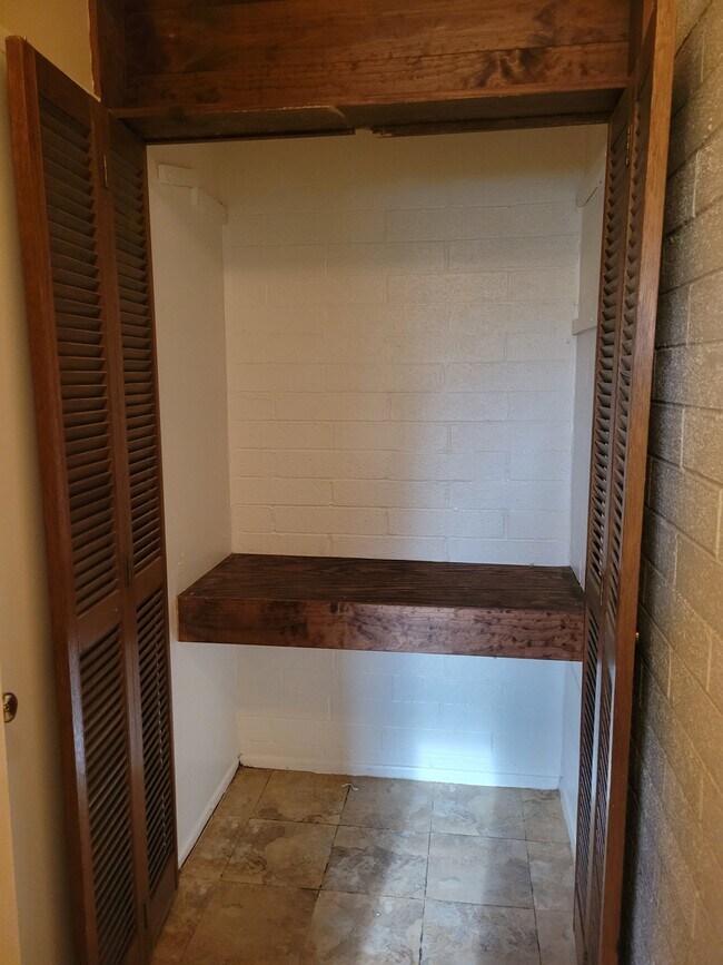 Building Photo - 3423 E Flower St