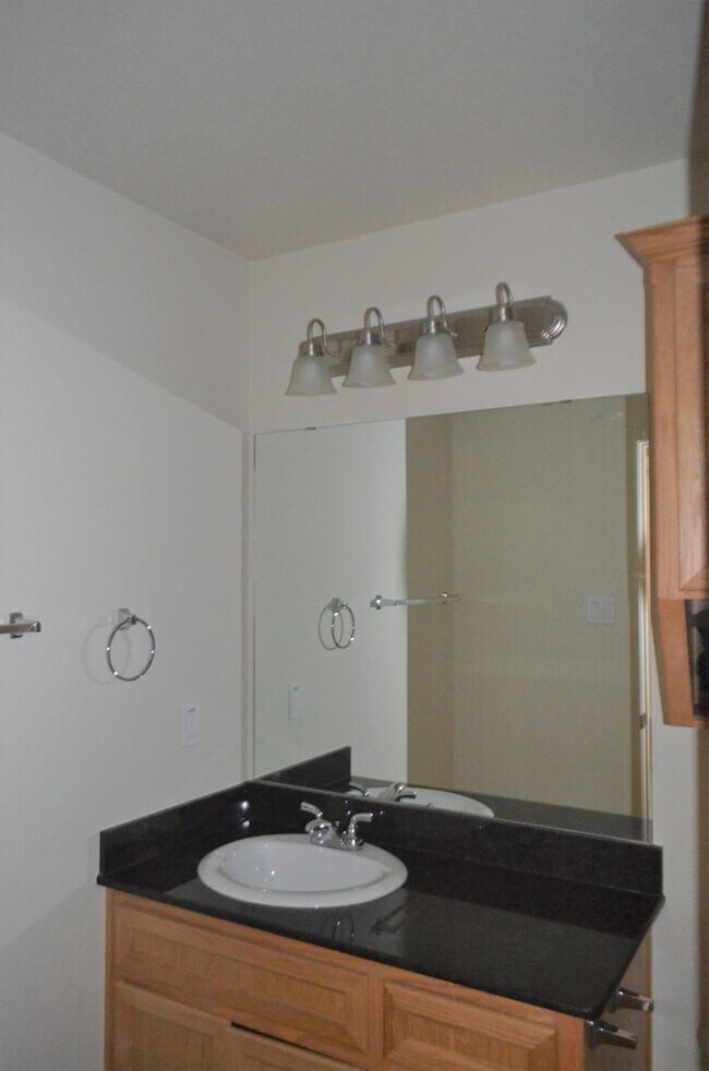 Building Photo - 806 N 3rd St