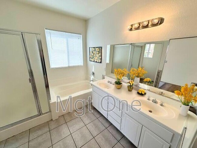 Building Photo - 1067 Regina Way
