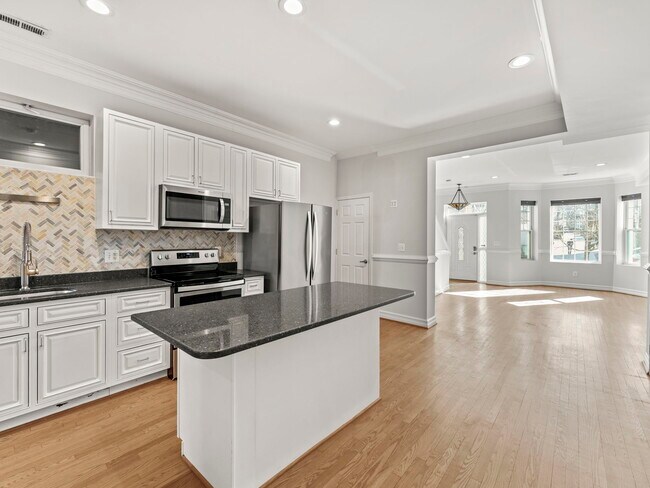 Primary Photo - 1215 Otis Pl NW
