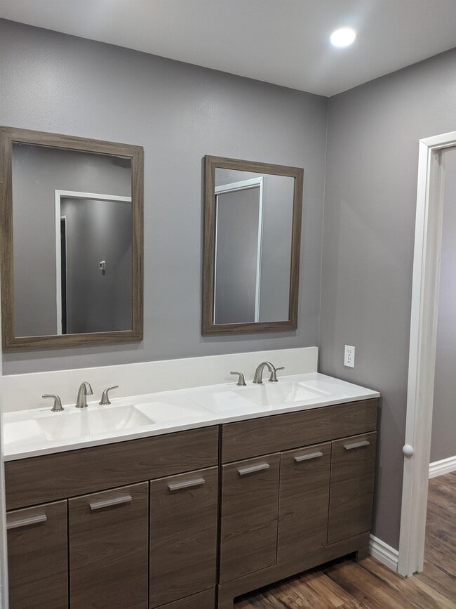 Building Photo - 23947 Del Monte Dr.