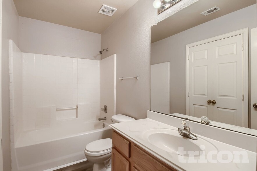 Building Photo - 761 Meghann Ln