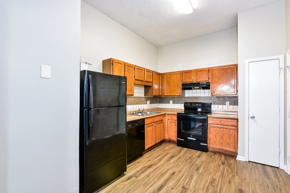 Building Photo - 3443 Oaktree Way