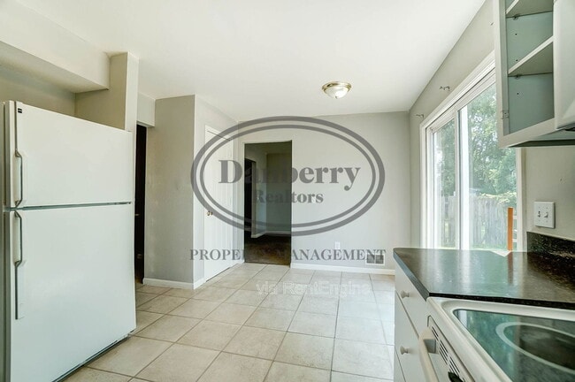 Building Photo - 3733 Willow Run Dr