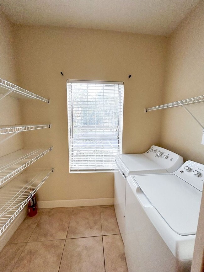 Building Photo - Woods Edge South #130