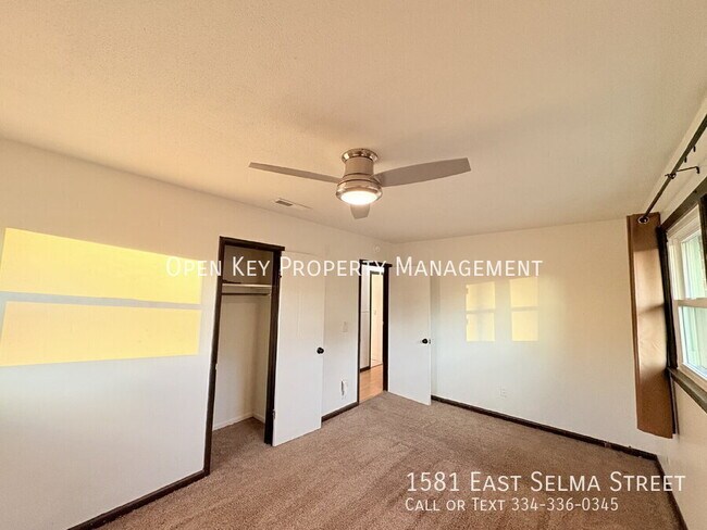 Building Photo - 1581 E Selma St