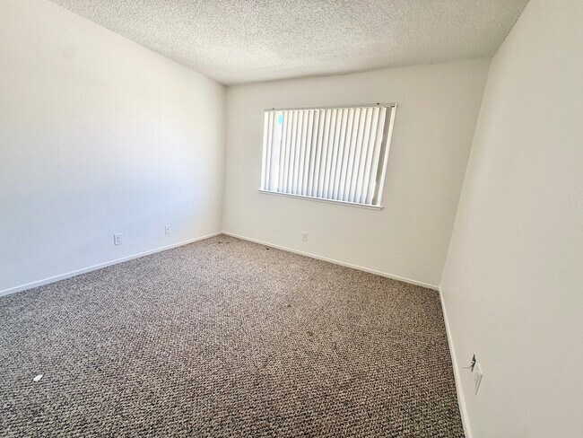 Building Photo - 2205 Palisade Ave