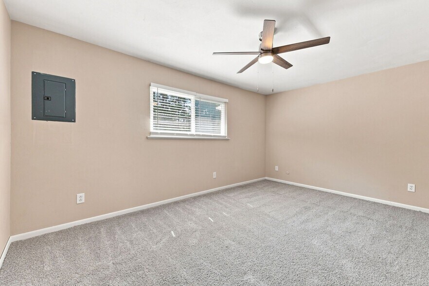 Building Photo - 200 Kilby Shores Dr