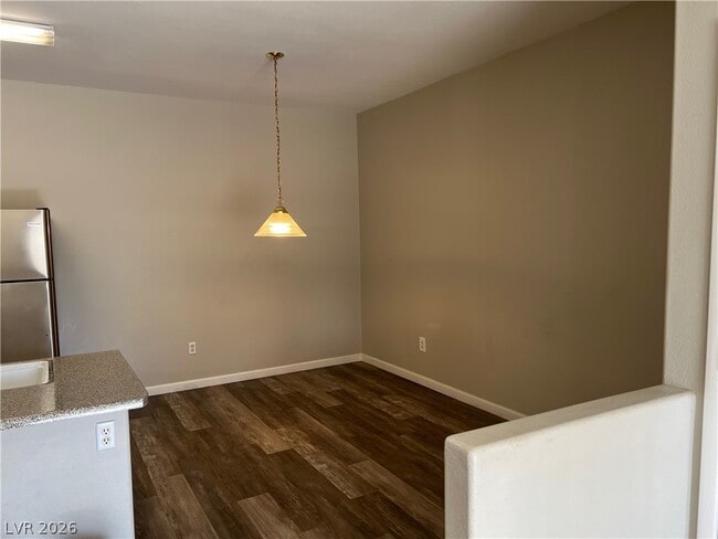 Building Photo - 5650 E Sahara Ave