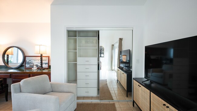 Building Photo - 1819 Cedar St