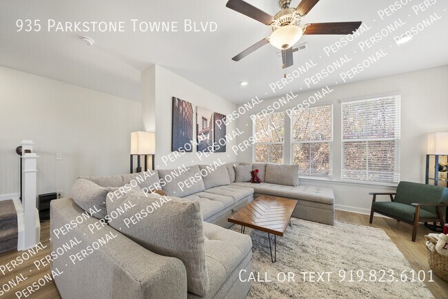 Building Photo - 935 Parkstone Towne Blvd