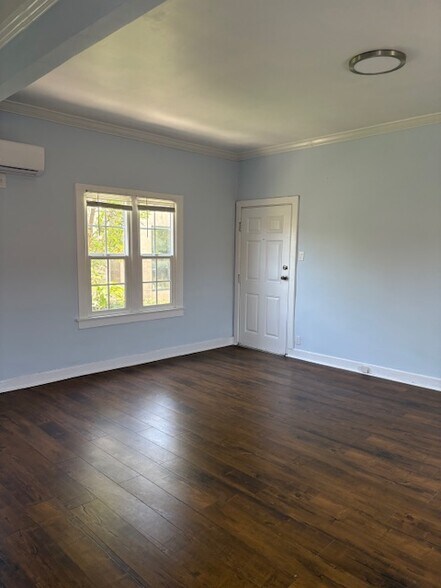 Building Photo - 927 1/2 Parkman Ave