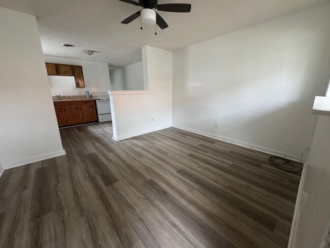 Building Photo - 2 Bedroom one bath