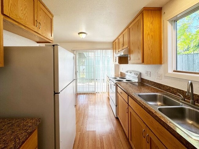 Building Photo - 3835 Marshall Ave