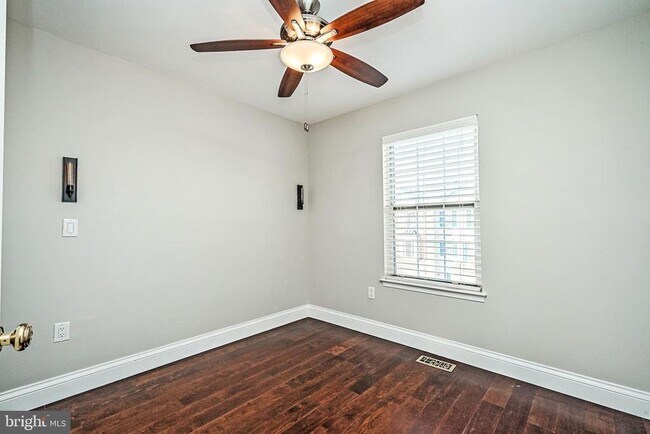 Building Photo - 44171 Paget Terrace