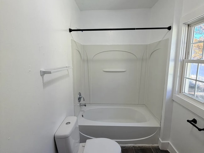 Building Photo - Newly renovated 3 BR Single family house with living and dining room