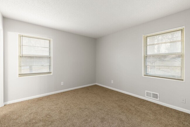 Building Photo - 3 Bed | 1.5 Bath — Comfortable Living in a Great Location