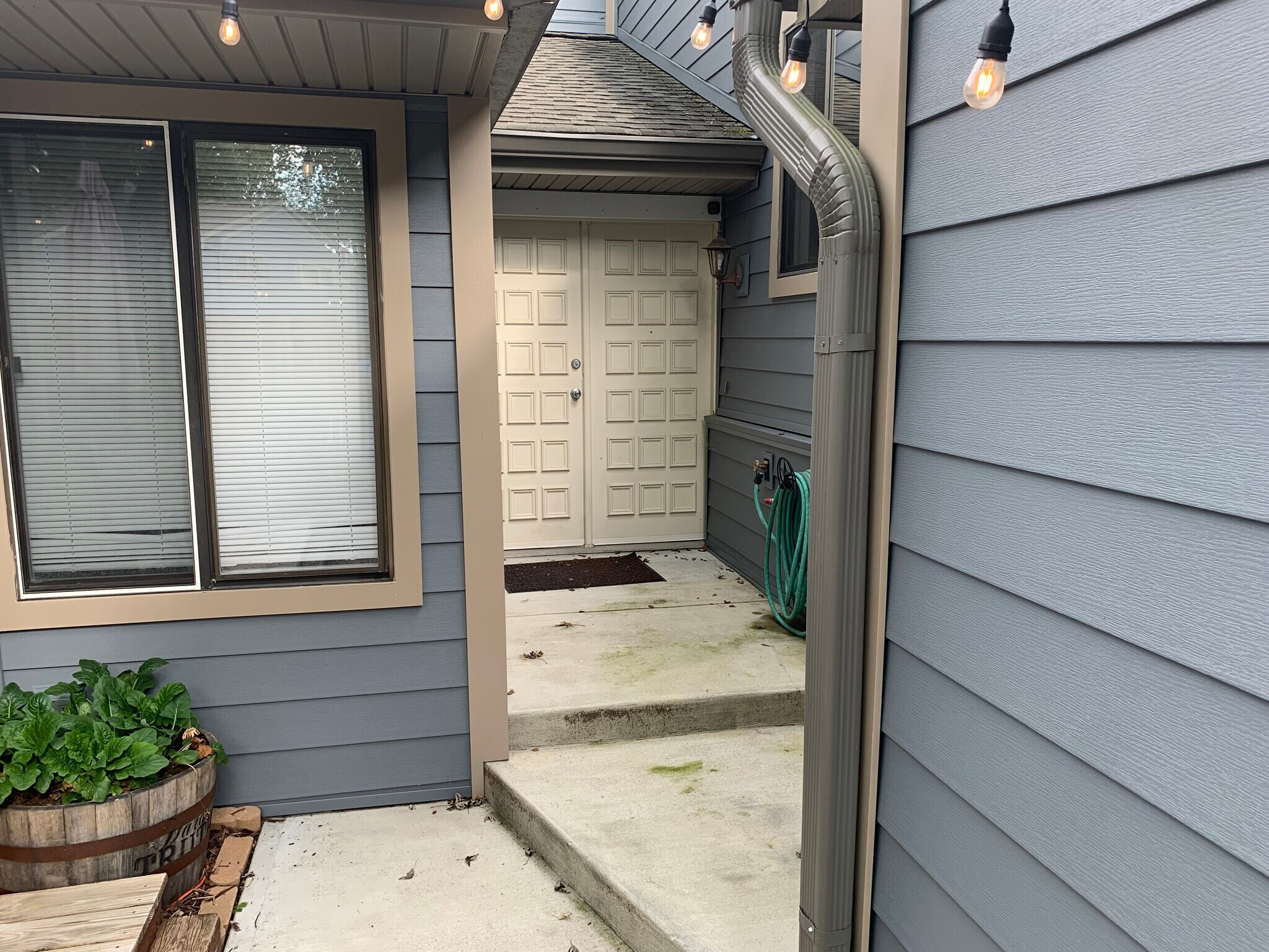 Front door walkway from gated entrance - 197 Sugarwood Ln