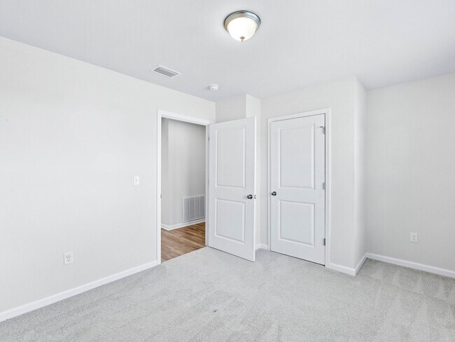 Building Photo - 462 Whispering Creek Ave