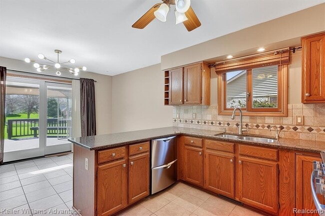 Building Photo - 40051 Finley Dr