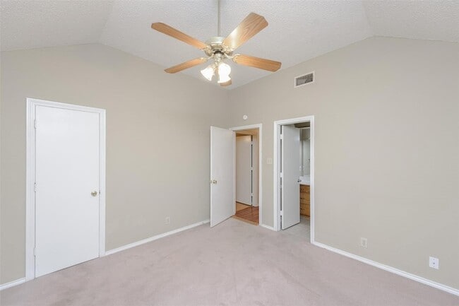 Building Photo - 1902 Lee Dr