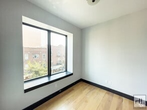 Building Photo - 4 AVENUE / Spacious South Slope 4-Bed, 2-B...