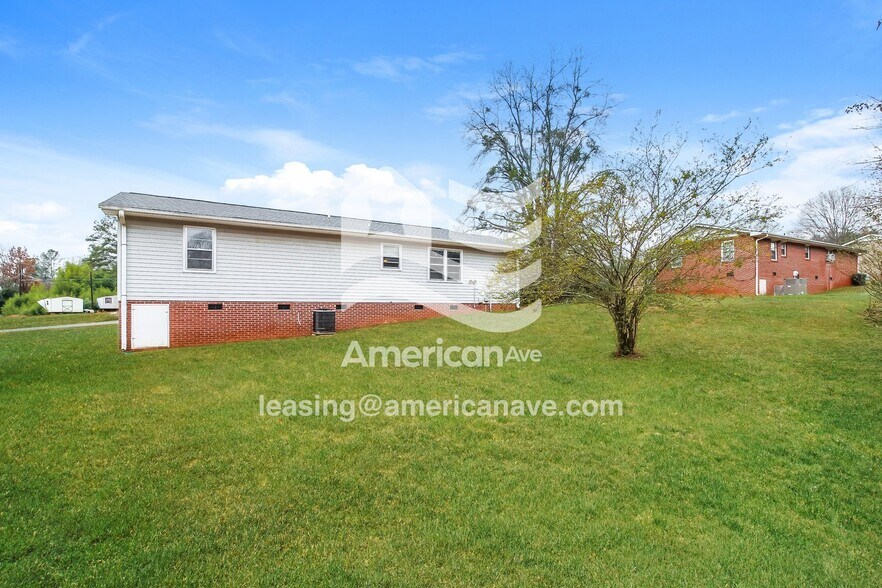 Building Photo - 213 Range View Rd