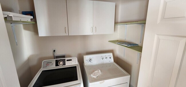 Building Photo - Nice 2 story brick home near Reagan High School