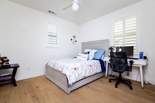 Building Photo - Gorgeous Custom Upgraded Serrano Home!