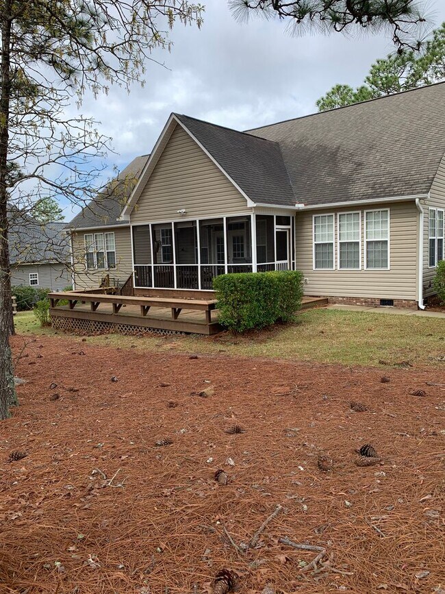 Building Photo - CAROLINA LAKES