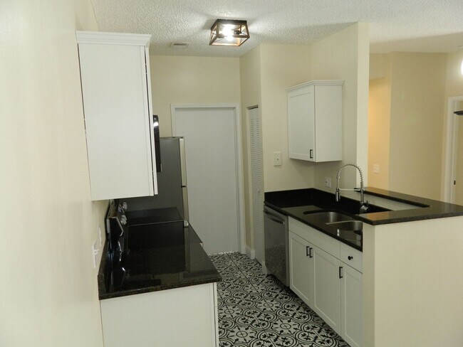 Building Photo - Seminole County 2-2 Condo