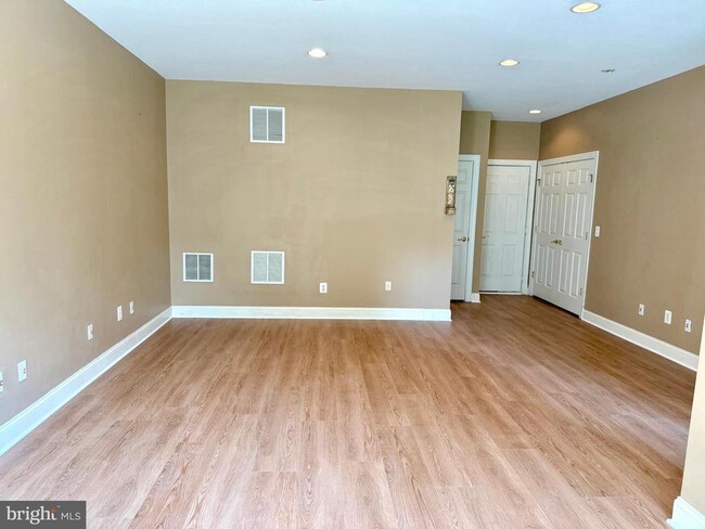 Building Photo - 6866 Witton Cir