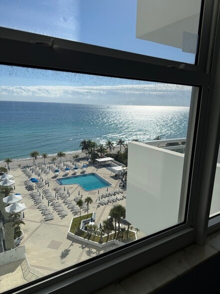 Building Photo - 2030 S Ocean Dr