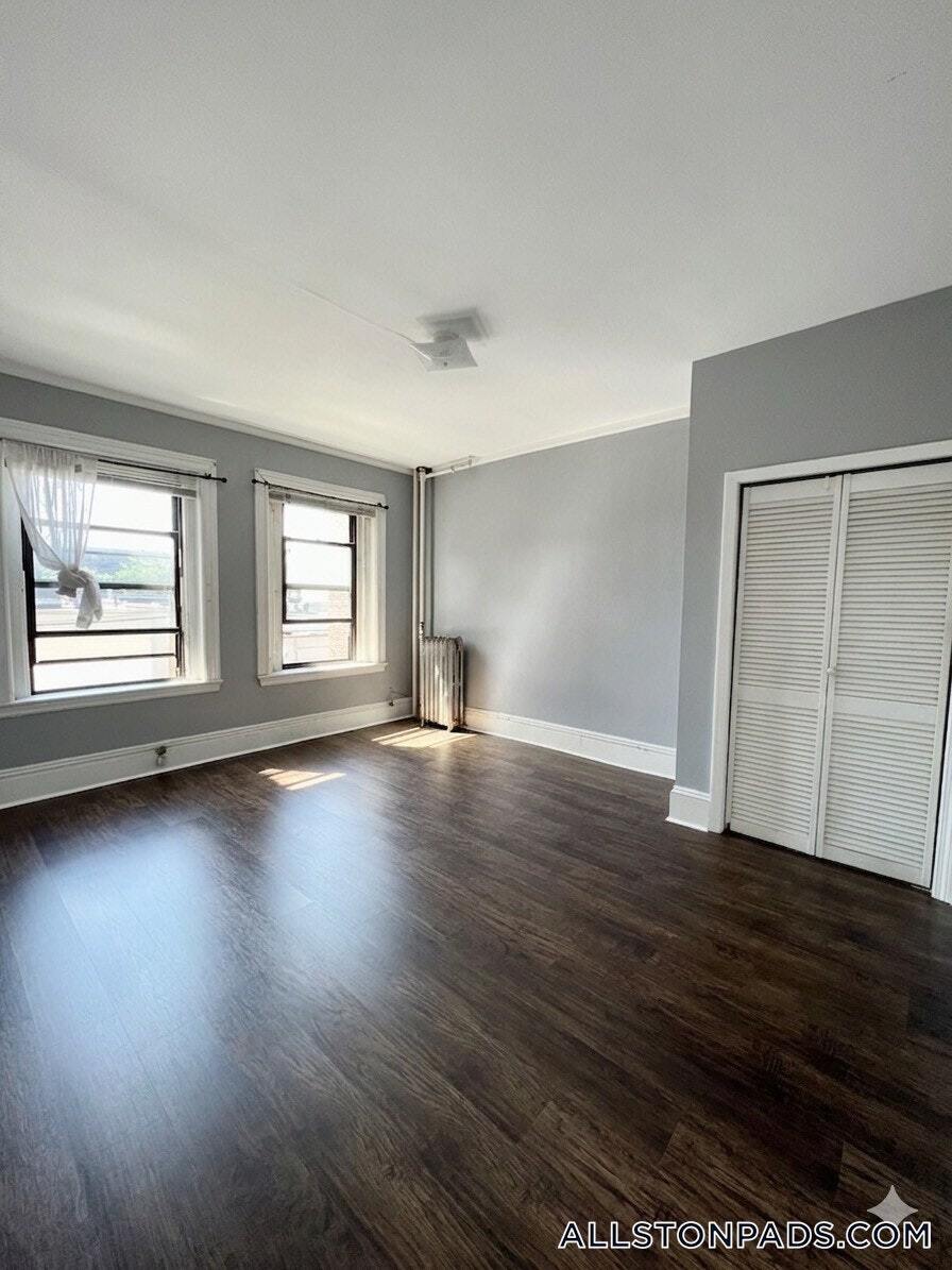 Building Photo - 12 Glenville Ave