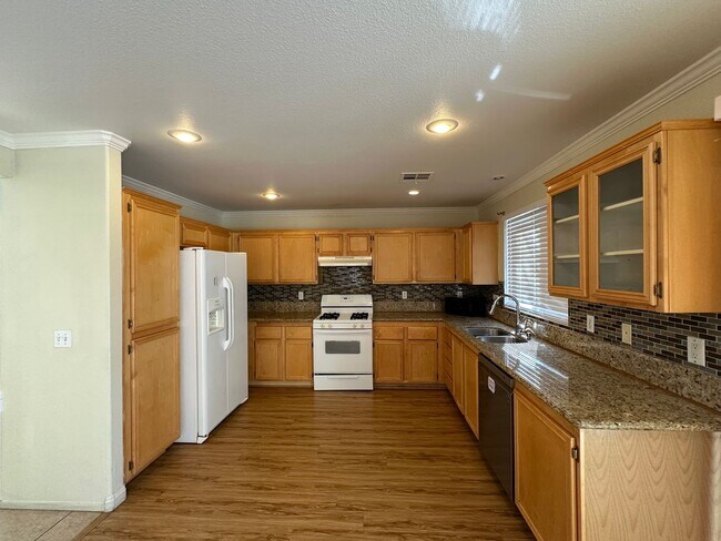 Building Photo - PECCOLE RANCH