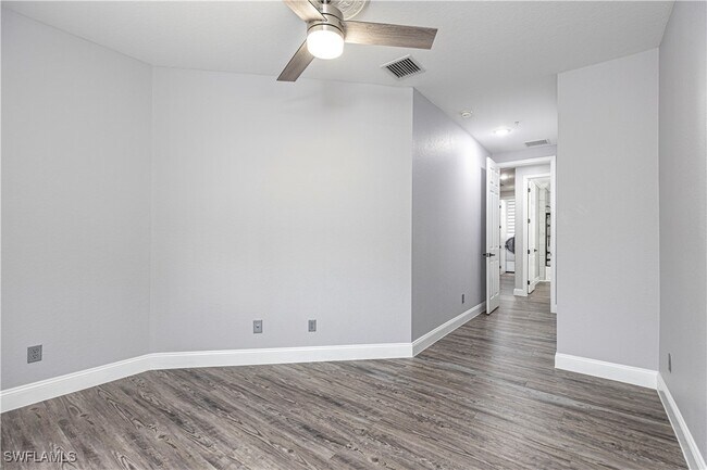 Building Photo - 1330 Mariposa Cir