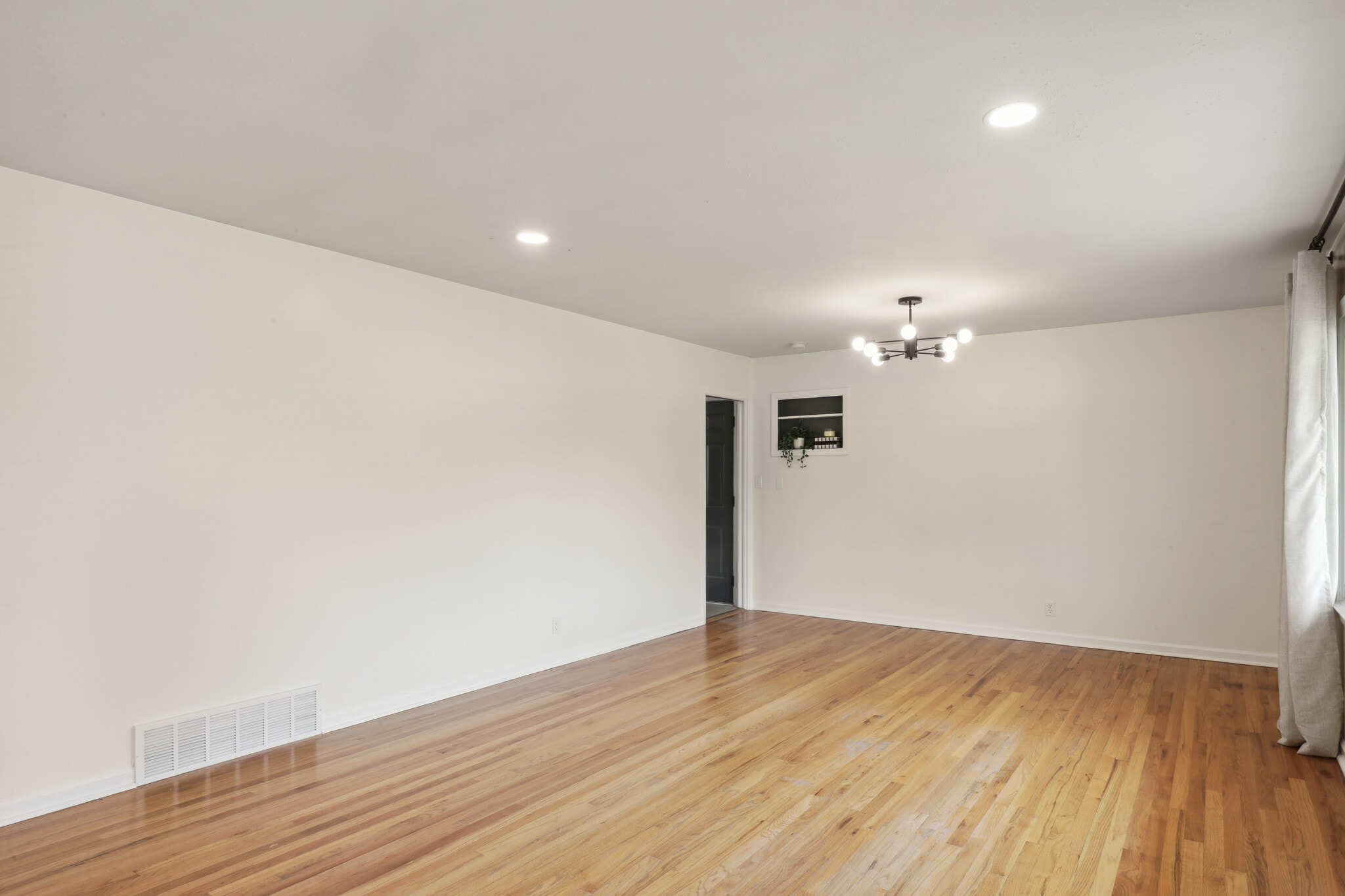 Building Photo - 1218 Sunset Dr