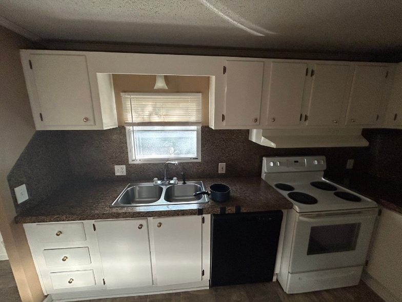 Building Photo - 1048 Clara Ln