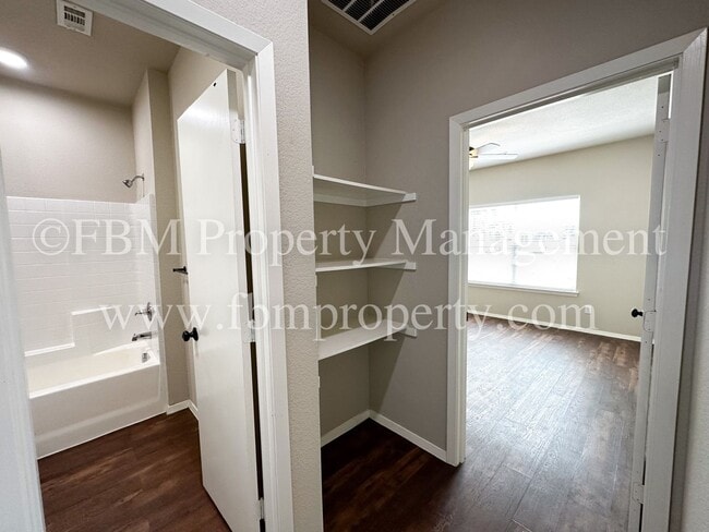 Building Photo - 315 S Bradshaw St