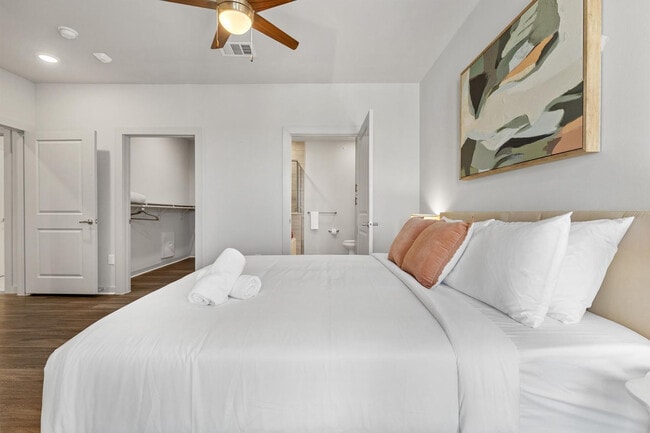 Building Photo - 5820 1/2 Cameron Rd